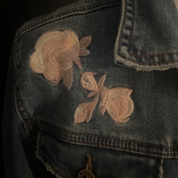 Billy T Women’s Embroidered floral blue Jean jacket Size small - Picture 3 of 8